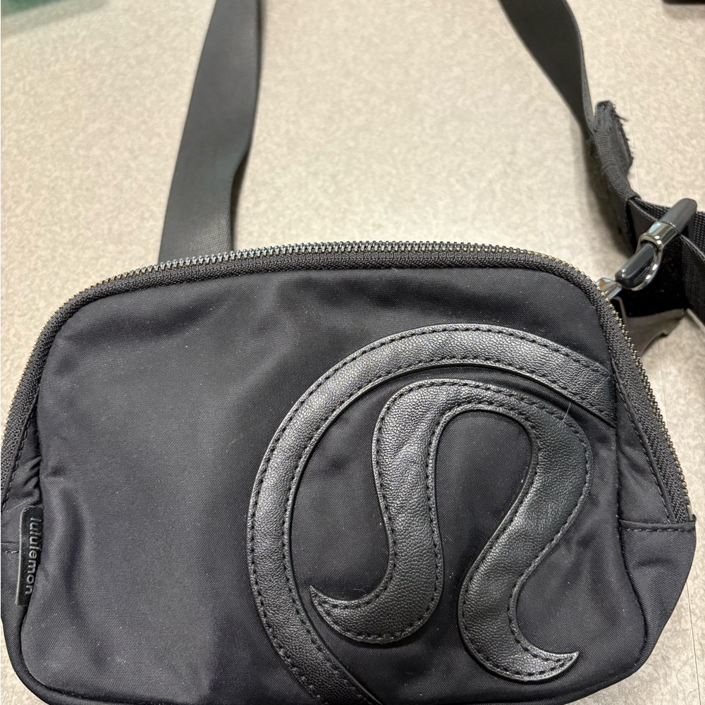 Lululemon Athletica Black Belt Bag With Leather Logo